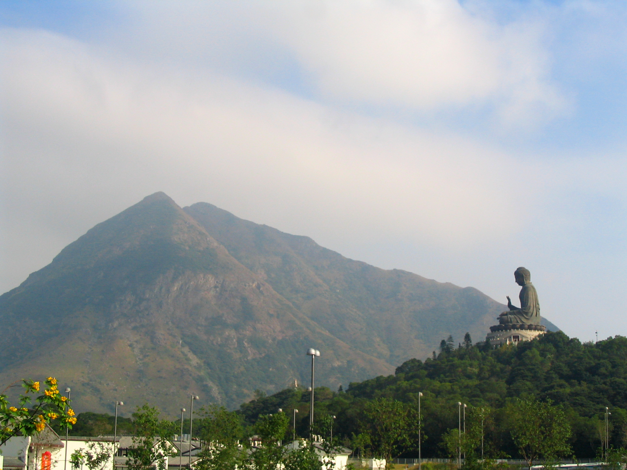 Lantau_Peak%2C_Hongkong.jpg