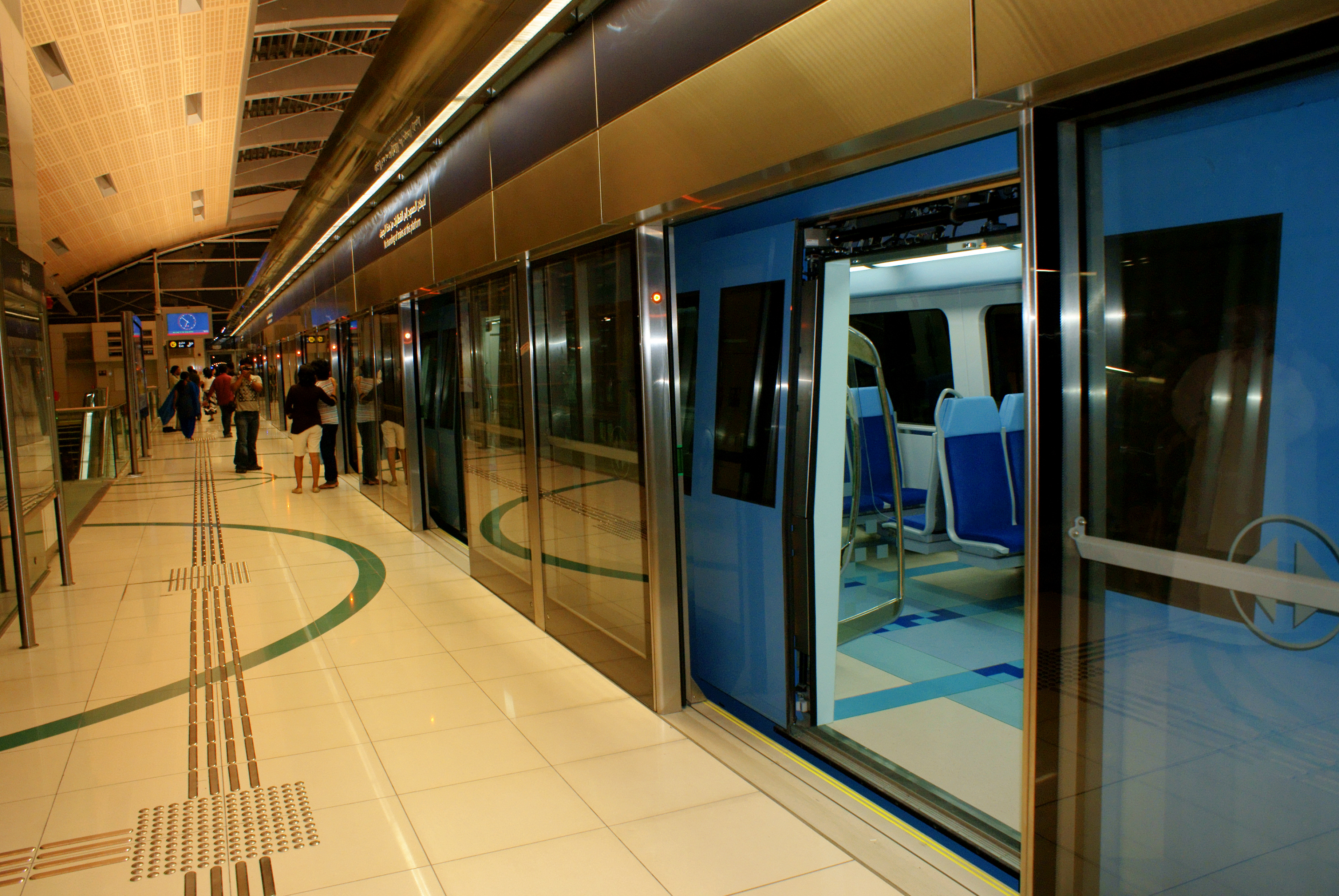 Metro_Dubai_002.jpg