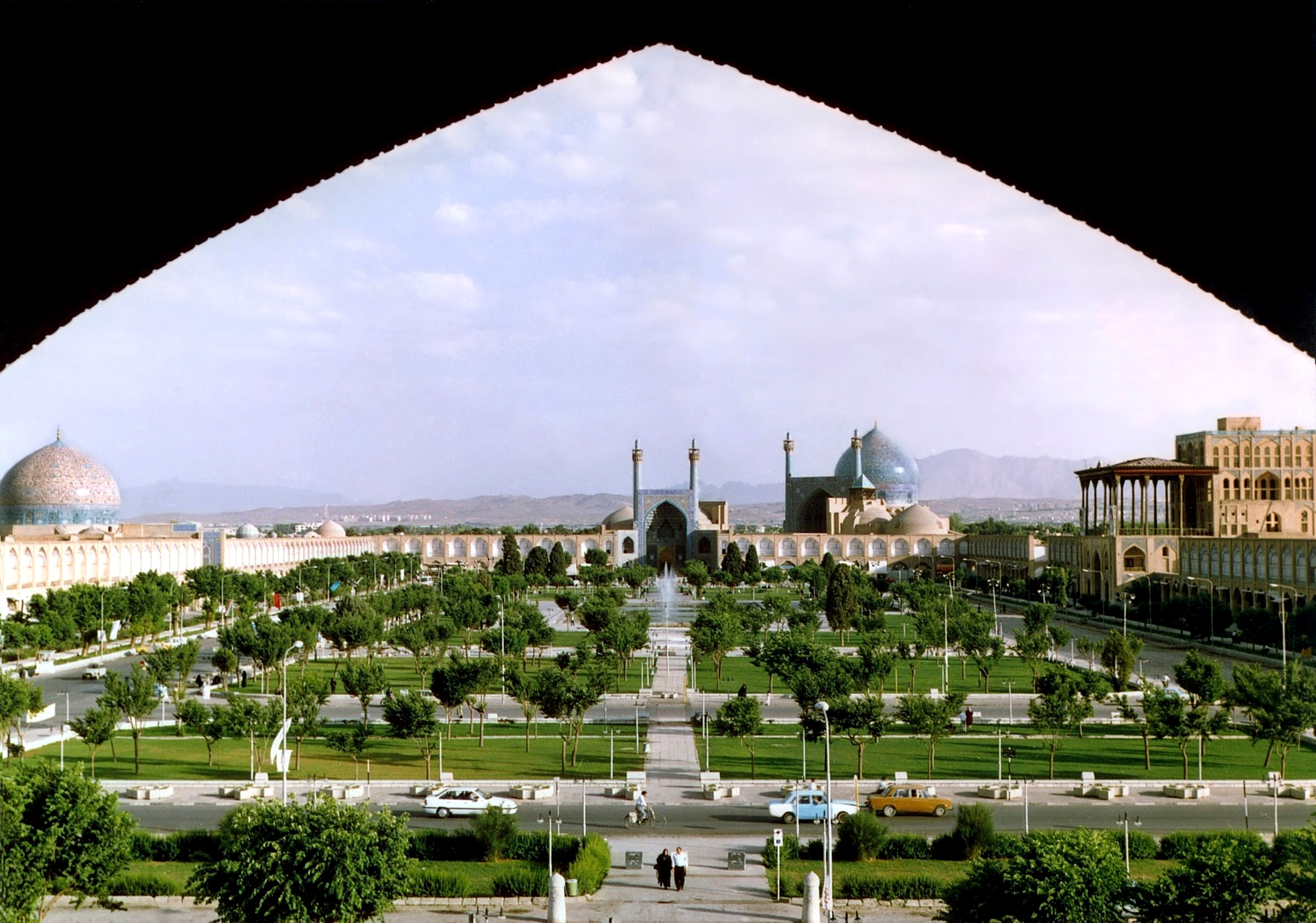 Naghshe_Jahan_Square_Isfahan_modified.jpg