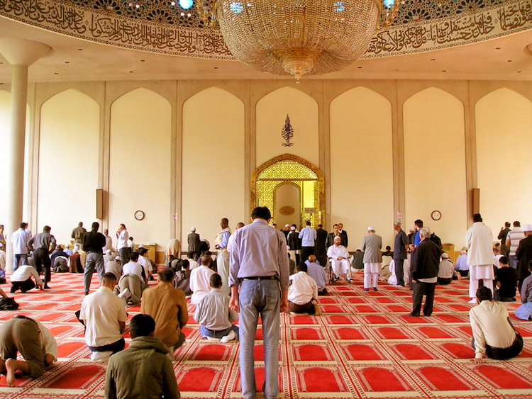 Inside_london_central_mosque.jpg