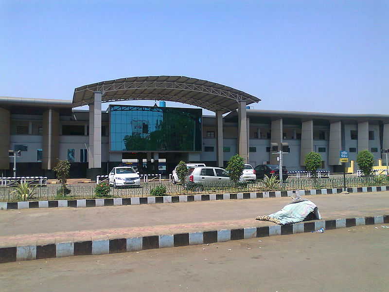 800px-Raipur_Railway_Station_Entrance.jpg