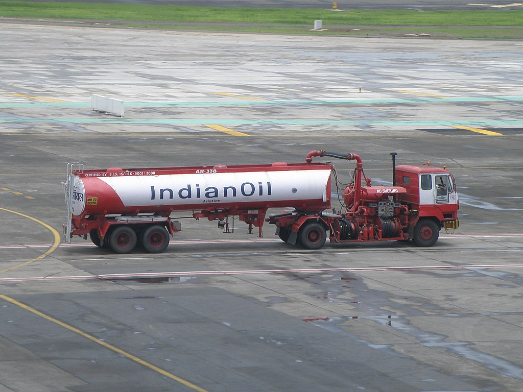 1024px-IndianOil_tanker_in_front_of_terminal_1C_at_Mumbai_airport.JPG