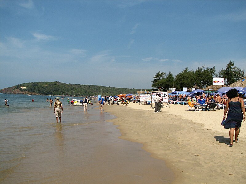 800px-India_-_Goa_-_010_-_Touristy_Baga_Beach.jpg
