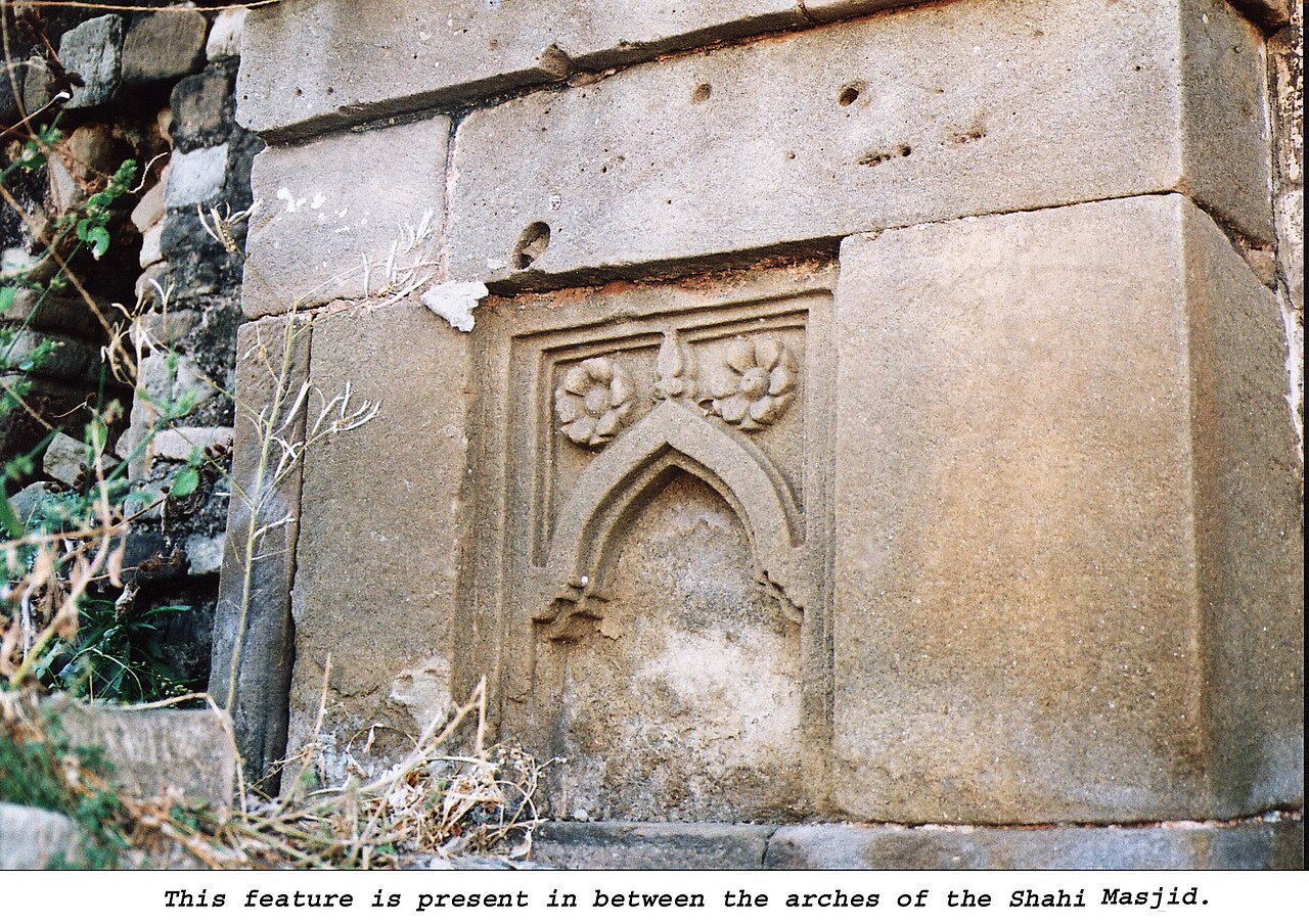 1280px-Rohtas_Fort_Shahi_Mosque_Decorations.jpg