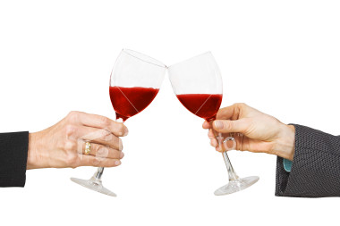 red_wine_cheers.jpg