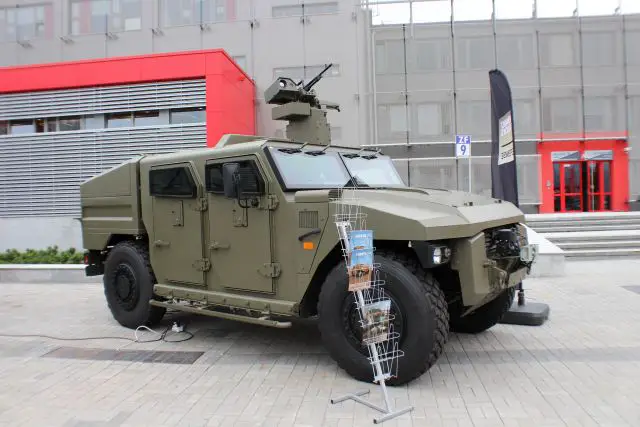 Renault_trucks_defense_presents_VABMkIII_and_sherpa_light_640_001.jpg