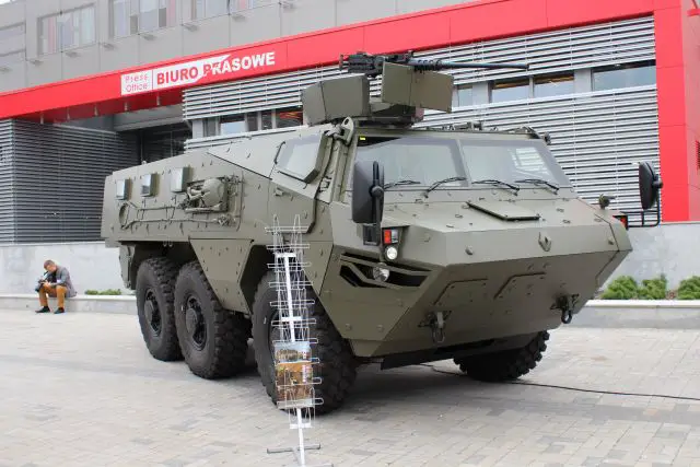 Renault_trucks_defense_presents_VABMkIII_and_sherpa_light_640_002.jpg
