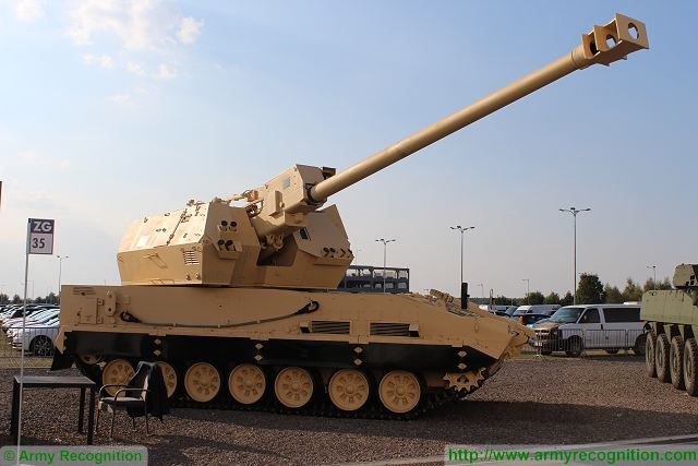 Diana_155m_tracked_self-propelled_howitzer_MSPO_2015_defense_exhibition_Kielce_Poland_640_002.jpg