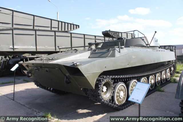 UR-77_remote-controlled_mine_clearing_tracked-armoured_vehicle_Russia_Russian_army_defence_industry_640_001.jpg