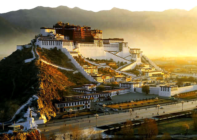 Tibet_Lhasa_Potala_Palace.jpg