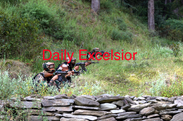 Army-jawan-taking-position-during-Encounter-in-lachipora-area-of-uri-baramulla-District-PHOTO-BY-AABID-NABI-1-copy.jpg