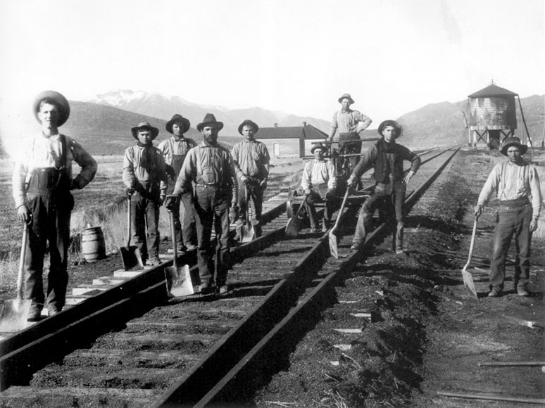 railroad-workers-1.jpg