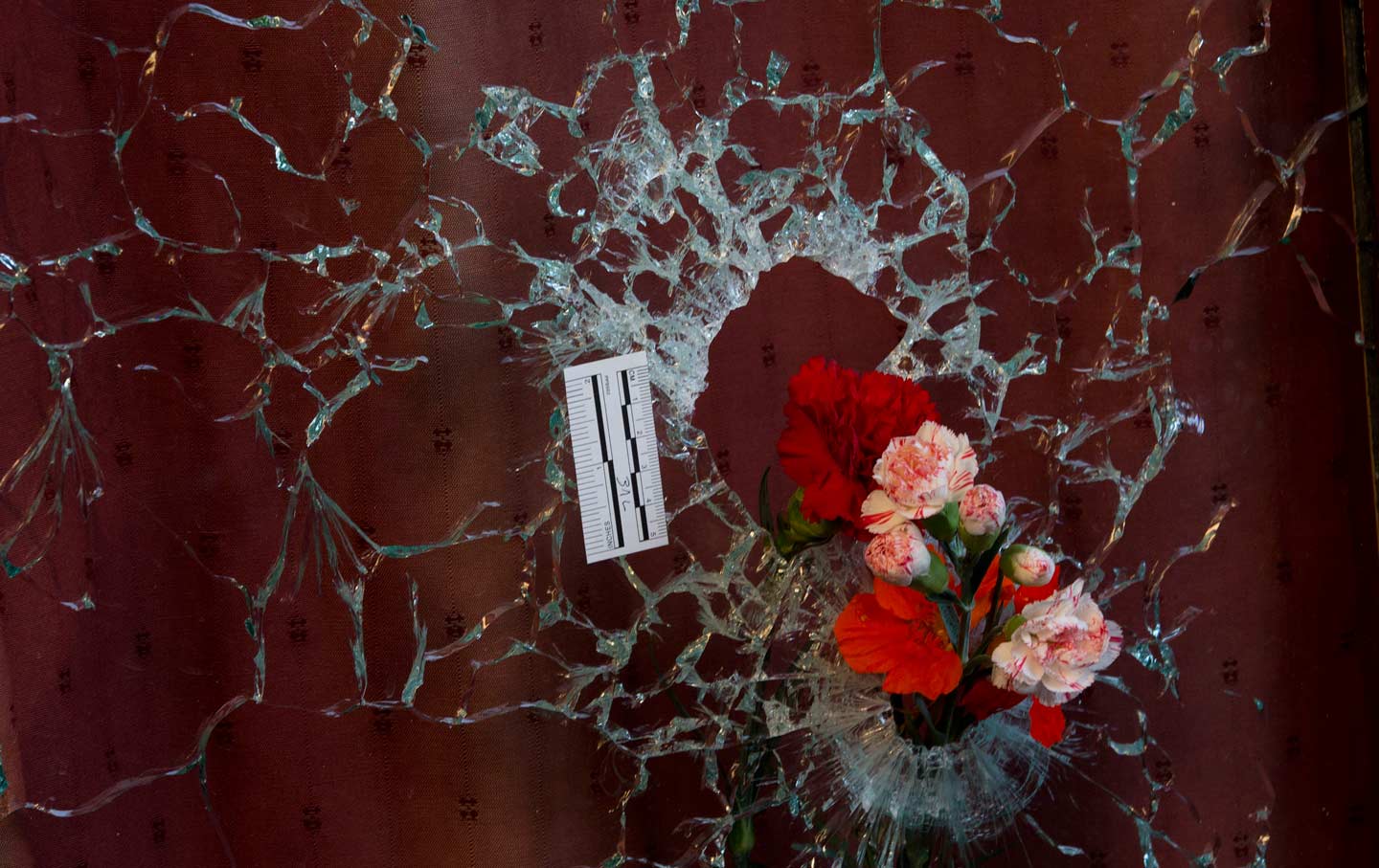 Paris_attacks_flowers_ap_img.jpg
