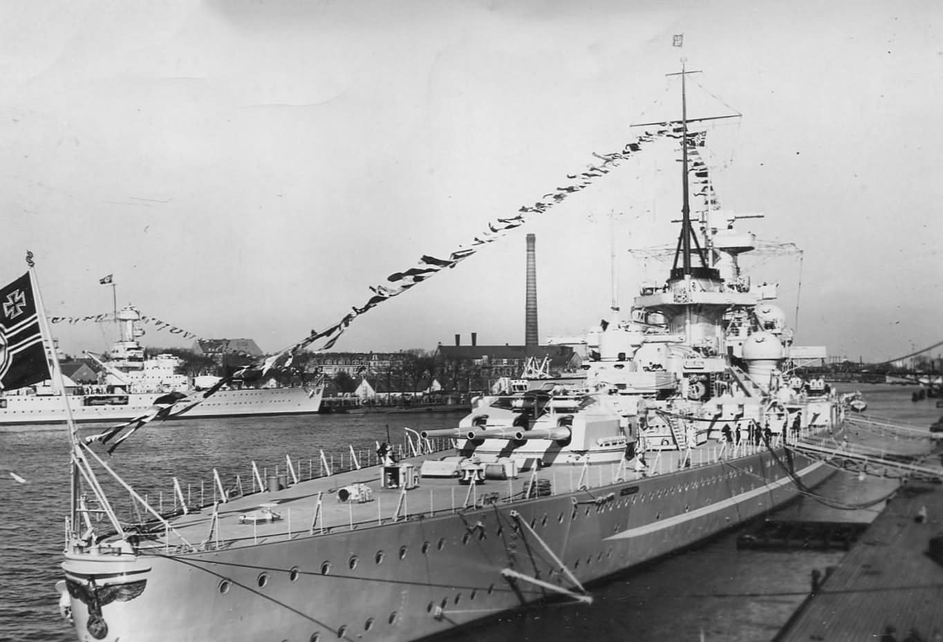 German_Scharnhorst-class_battleship.jpg