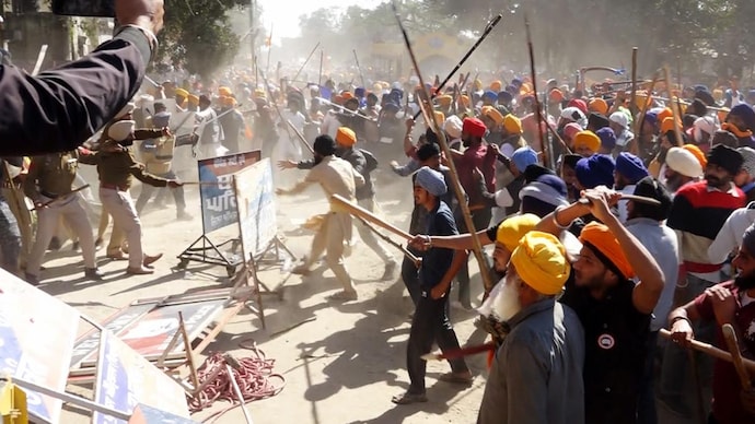 23asr-sikh_separatist_leader_amritpals_supporters_clash_with_cops_at_ajnala_in_amritsar-13-sixteen_nine.jpg