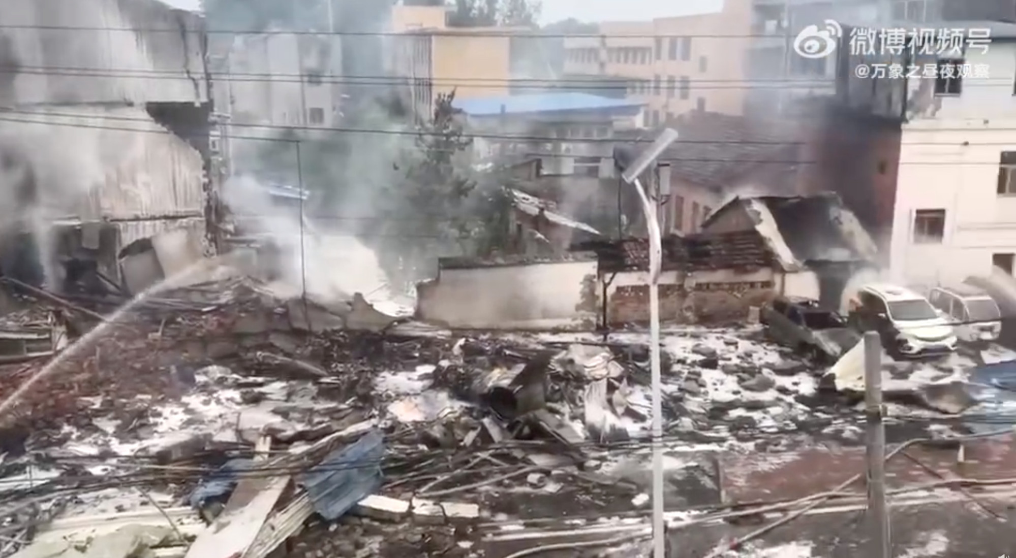 Video captured at the scene of the plane crash showed damage to buildings. Photo: Weibo