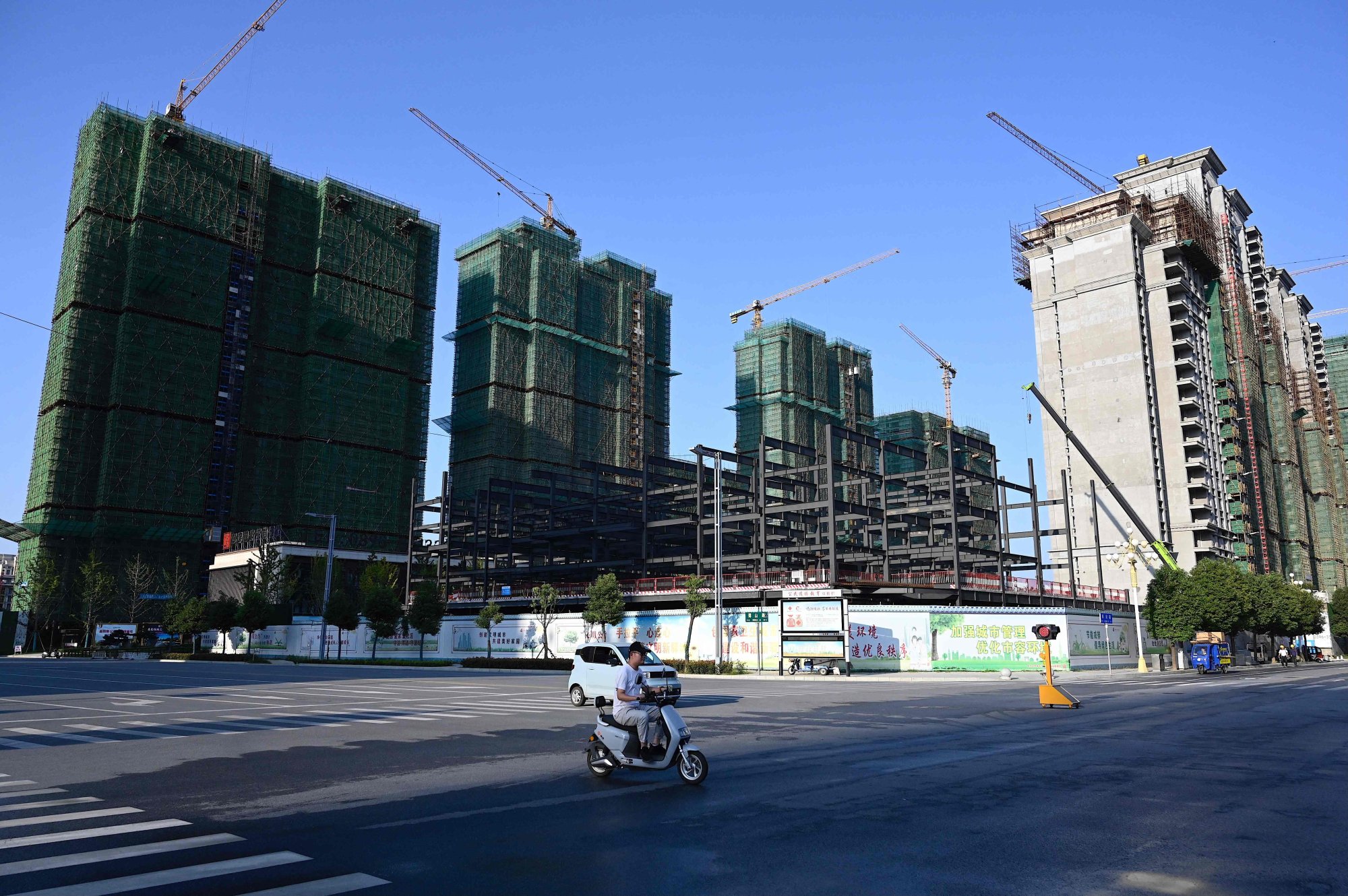 A file photo taken on September 14, 2021 shows the construction site of an Evergrande housing complex in Zhumadian, in central China’s Henan province. Photo: AFP