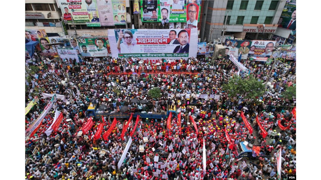 FILE - Leaders and supporters of the opposition BNP at a political rally in Dhaka, July 28, 2023, demanding the resignation of PM Sheikh Hasina. (K M Nazmul Haque/VOA)