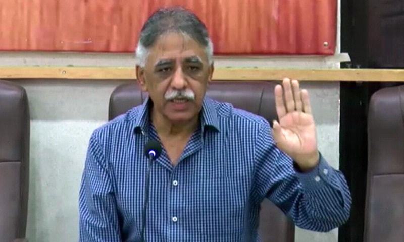 PML-N leader and spokesperson for party supremo Nawaz Sharif and Maryam Nawaz, Mohammad Zubair, addresses a press conference on Monday. — DawnNewsTV