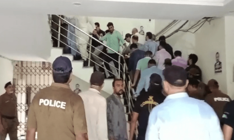 A crowd is seen inside an anti-corruption court in Lahore on Sunday as PTI President Chaudhry Parvez Elahi (not seen) is being taken to a courtroom. — DawnNewsTV