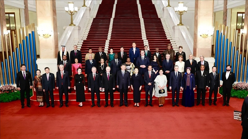 world leaders standing alongside chinese president xi and his wife peng liyuan photo anadolu agency