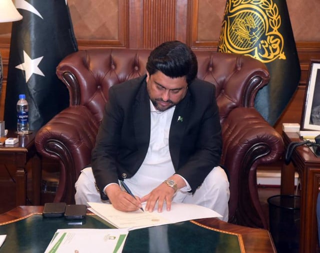 sindh governor kamran tessori is signing the summary to dissolve sindh assembly under article 112 1 of the constitution of pakistan on friday august 11 2023 photo express