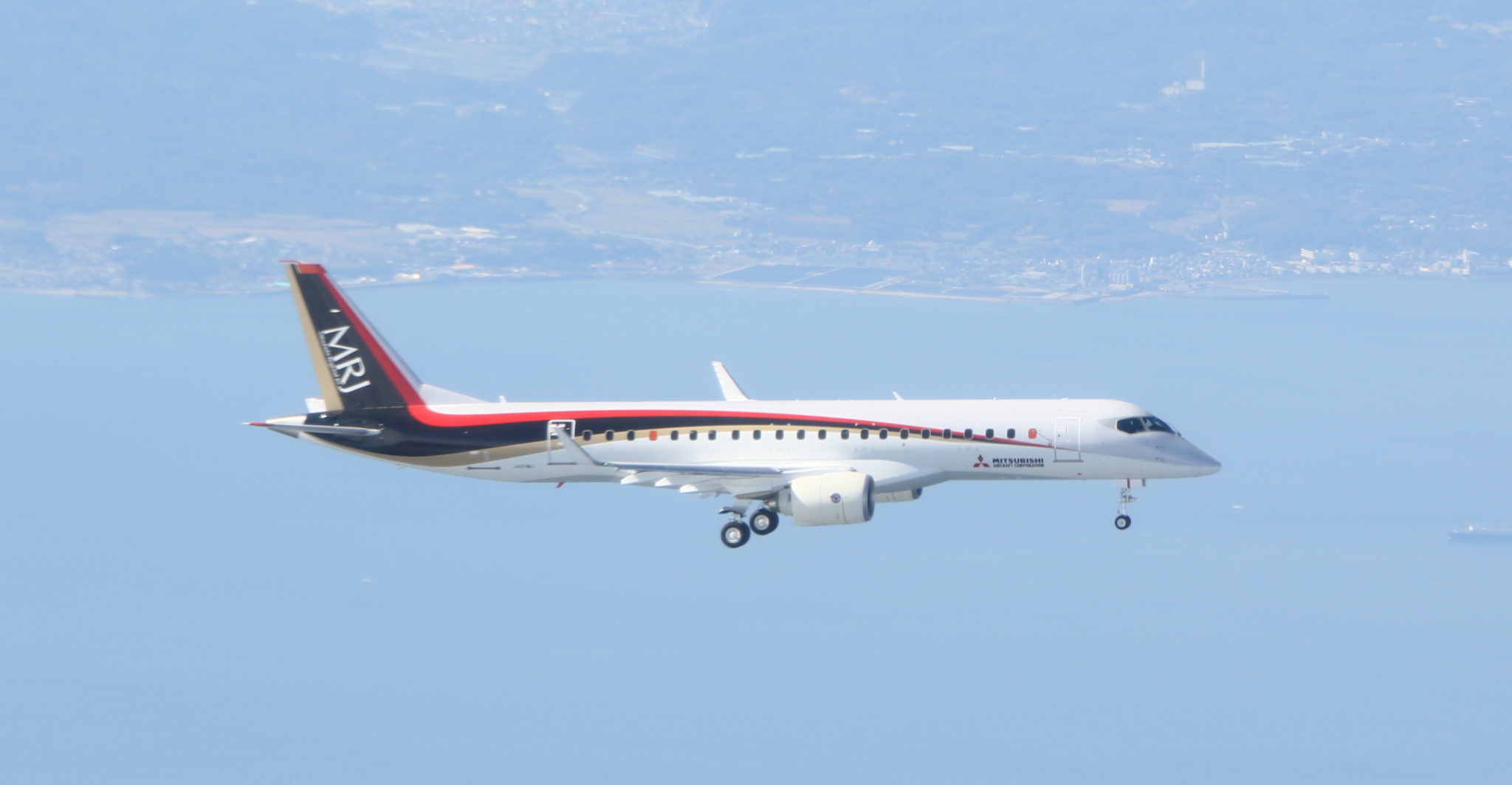The-small-MRJ-is-aimed-at-the-Embraer-E-Jet-family.jpg
