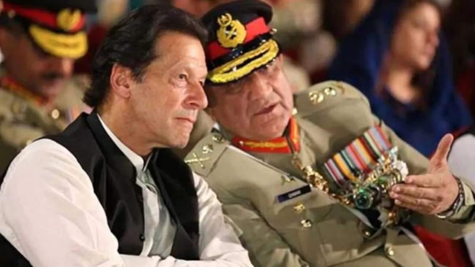 Imran_Khan_with_Pakistan_Army_chief_Qamar_Bajwa_1647586608075_1647586608380.png