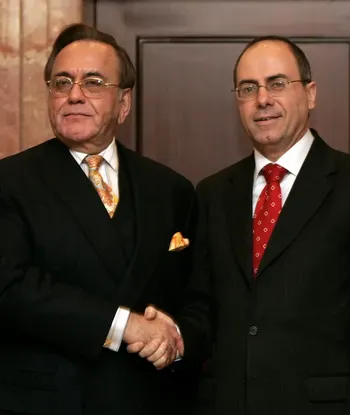 Israeli and Pakistani Foreign Ministers Silvan Shalom (R) and Khursheed Kasuri, in 2005