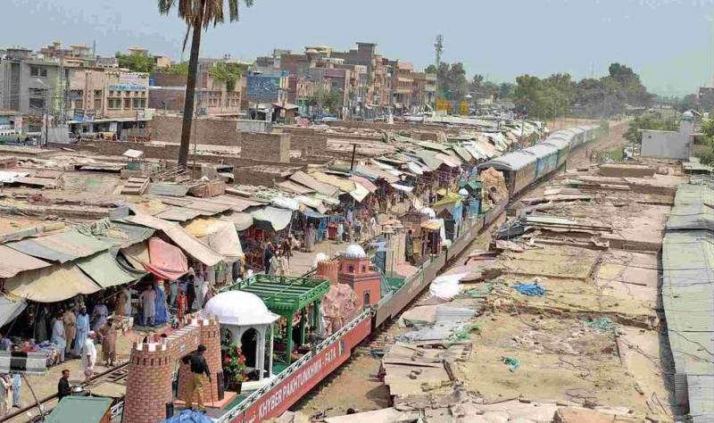 over-600-slums-in-karachi-safe-havens-for-criminals-1467195550-7146.jpg