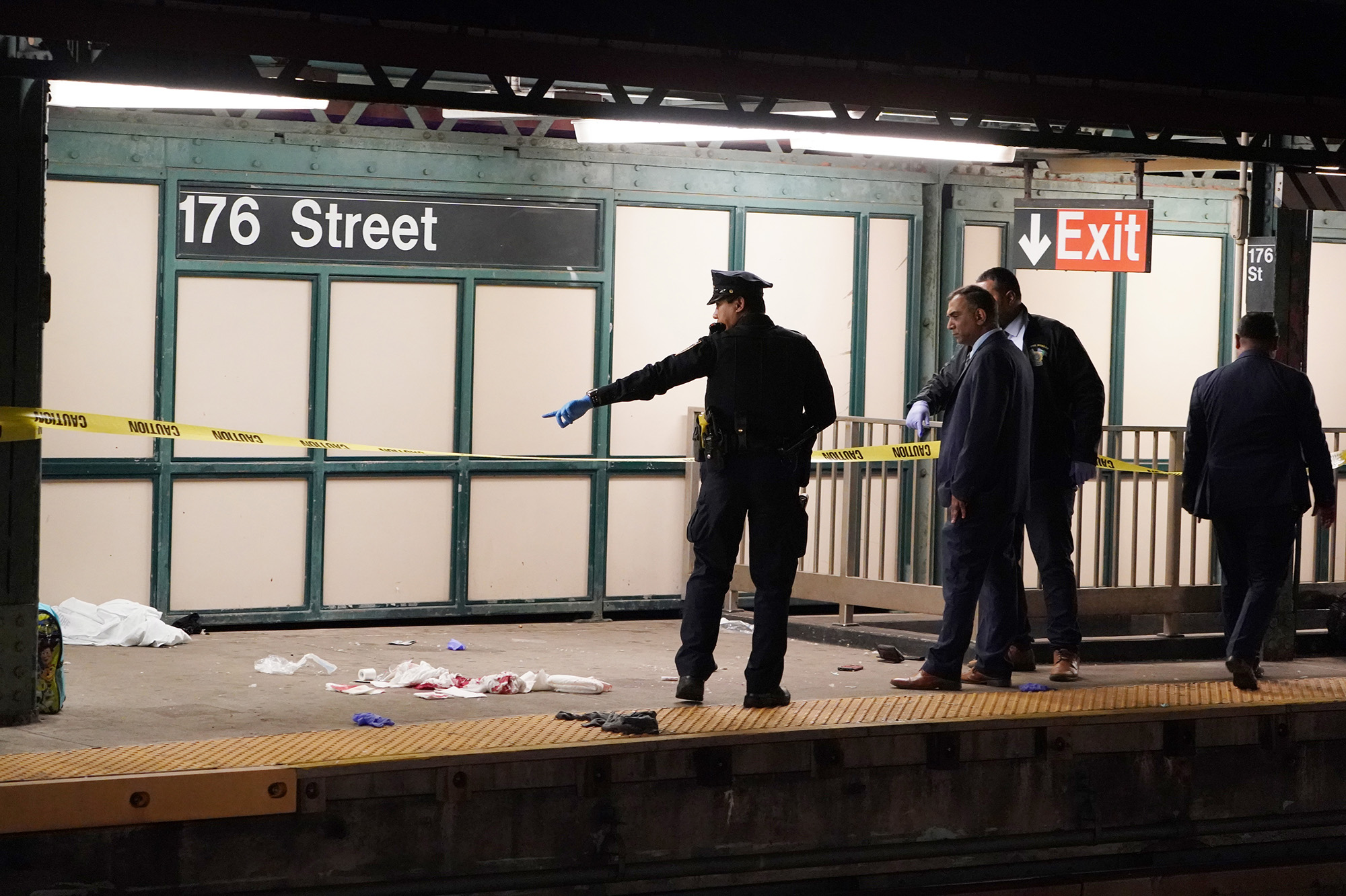 subway-stabbing-death-100622.jpg