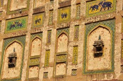 naulakha-pavilion-decoration-lahore-fort-pakistan-elephant-gate-was-begun-lover-arts-jahangir-though-33727037.jpg