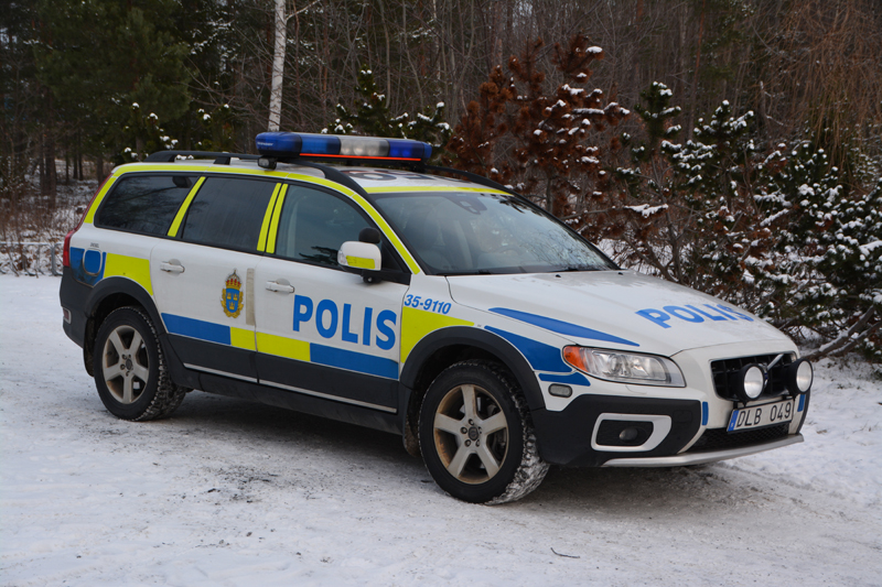 Volvo_XC70_P24_Swedish_police_car_35-9110.jpg
