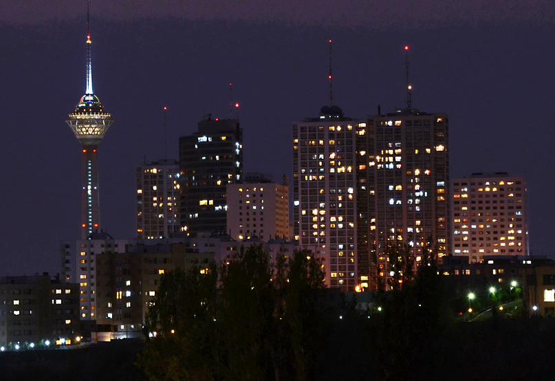 Towers_in_Tehran_City_at_night.jpg