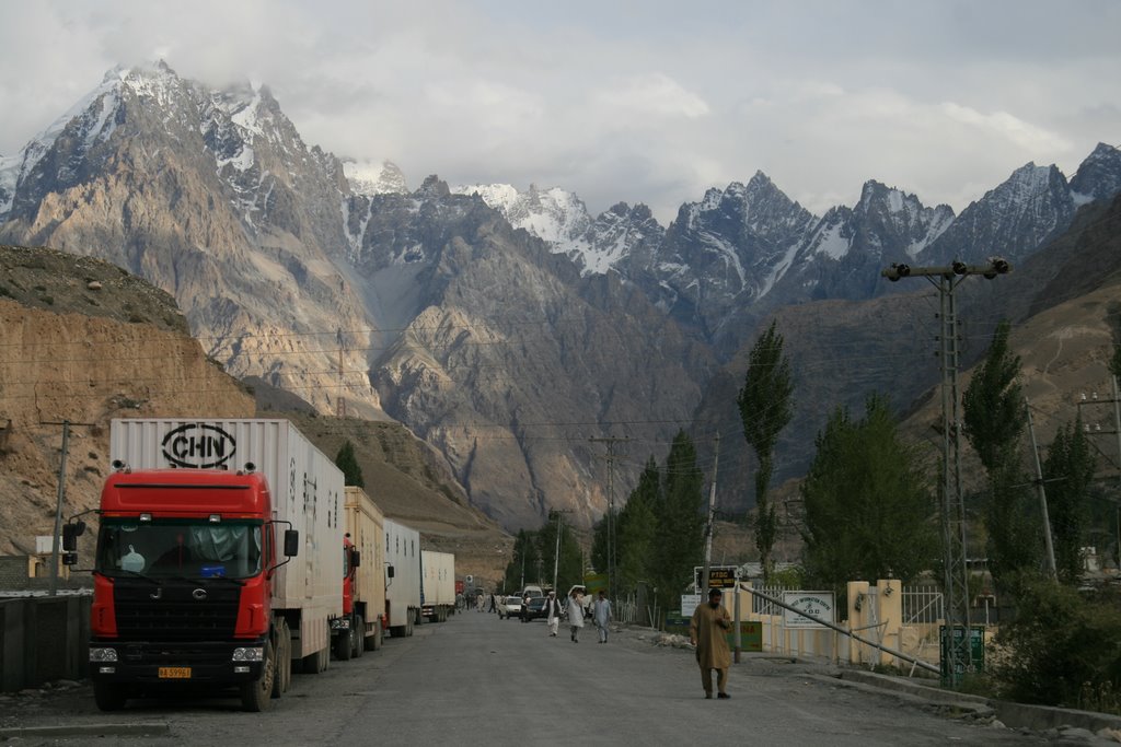 Sost_Pakistan_Customs_and_Chinese_Trucks_IMG_7494_China_Pakistan_Karakoram_Highway_KKH.jpg