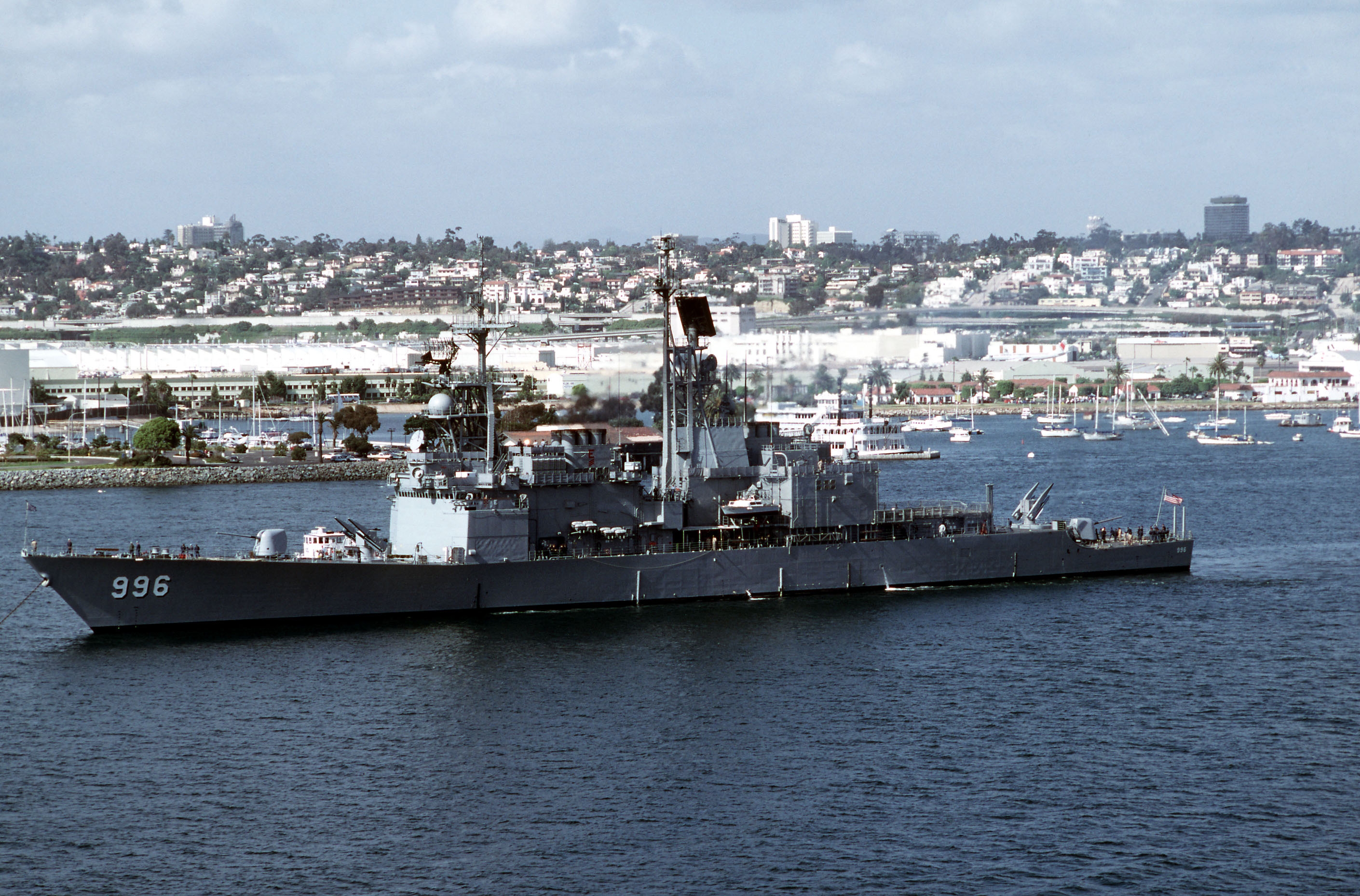 USS_Chandler_%28DDG-996%29.jpg