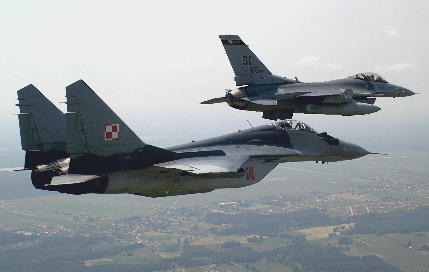 U.S._F-16C_Fighting_Falcon_and_Polish_Mikoyan-Gurevich_MiG-29A_over_Krzesiny_air_base%2C_Poland_-_20050615.jpg