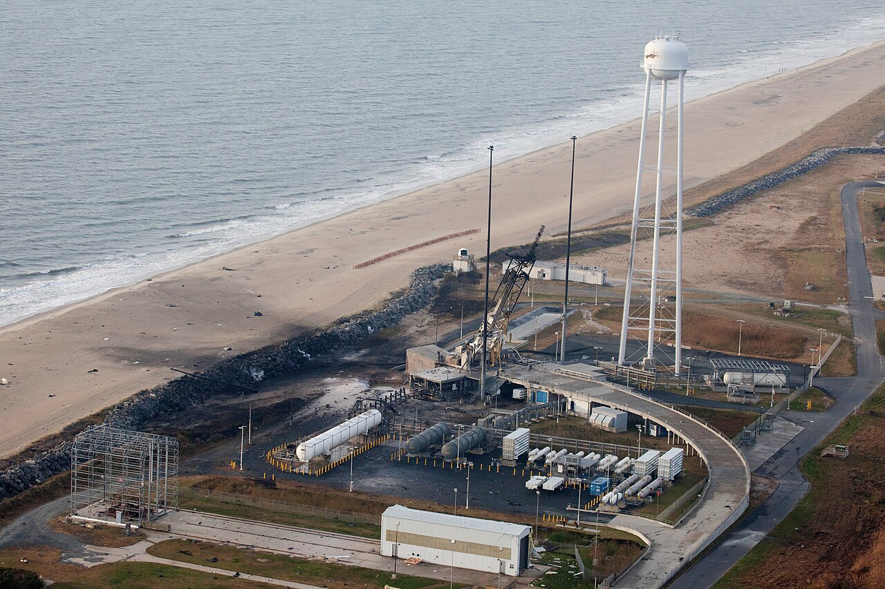 1280px-Aftermath_of_Antares_Orb-3_explosion_at_Pad_0A_%2820141029a%29.jpg