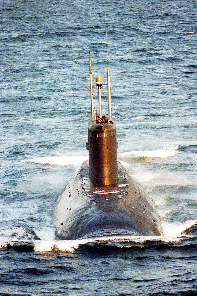 800px-Kilo_Submarine_DN-SC-96-00528.jpg