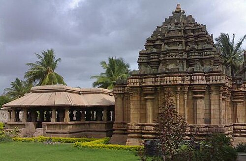 500px-Panchalingeshwara_temple.JPG