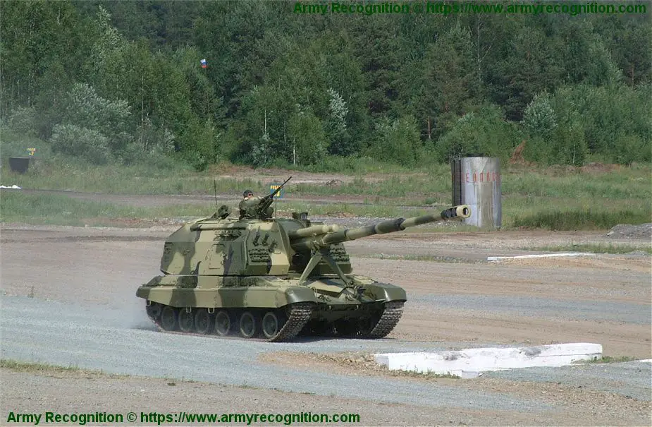 Russia_demonstrates_2S19_MSTA-S_155mm_self-propelled_howitzer_to_Mideast_customers_925_001.jpg