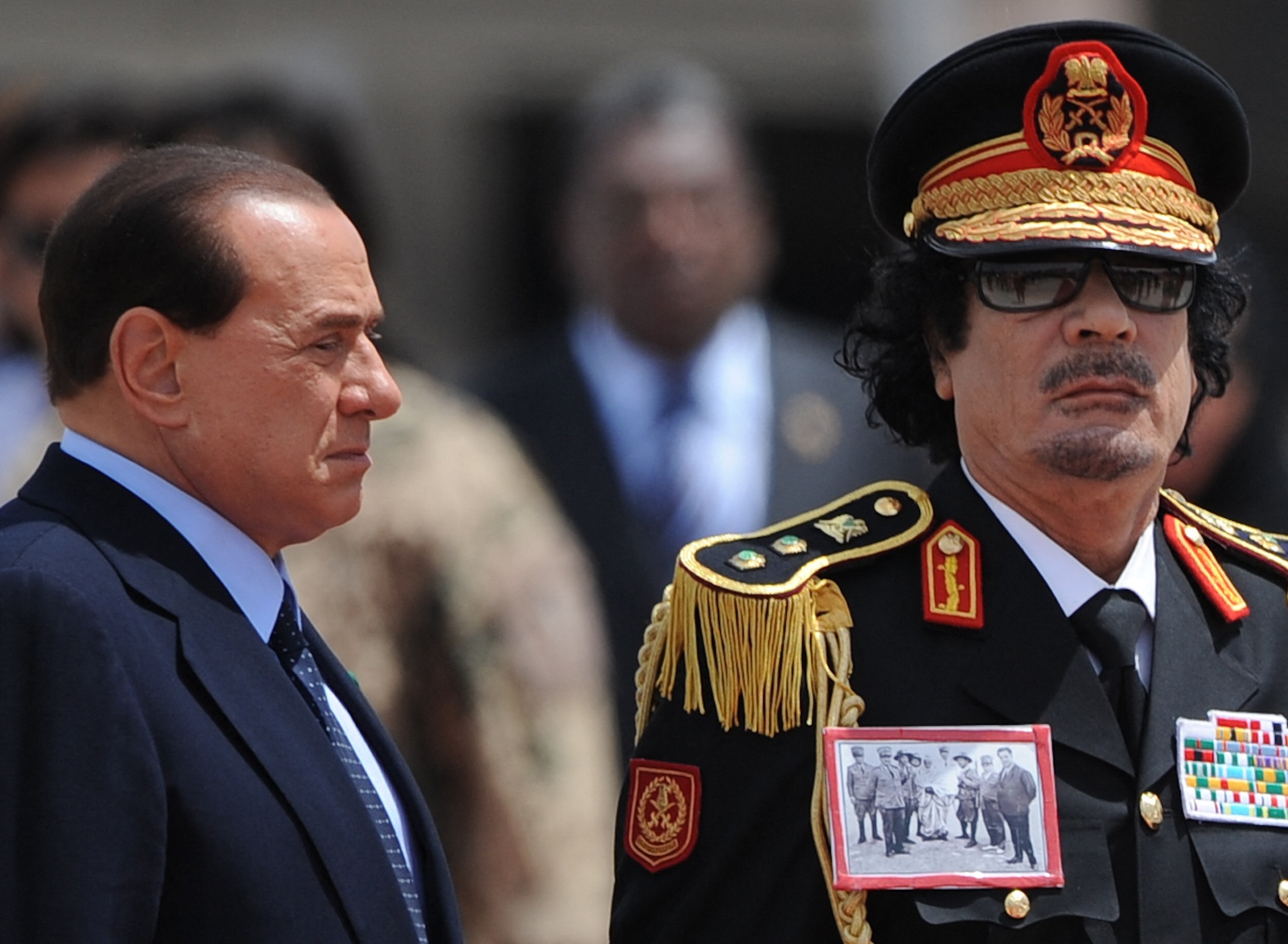 omar-mukhtar-gaddafi-wearing-during-rome-meeting-berlusconi-afp.jpg