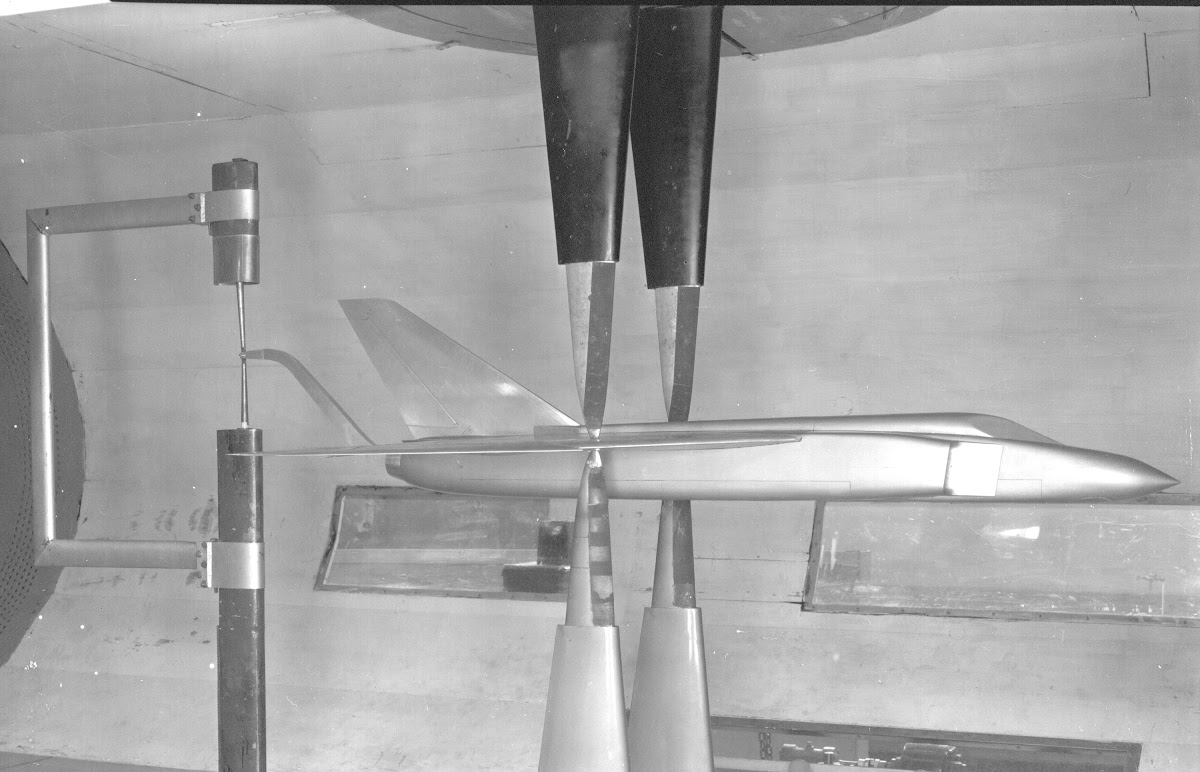 0-avro-canada-cf-105-arrow- cf105-fighter-aircraft-tupolev-tu-22-tu22-wind-tunnel-model-0.jpg