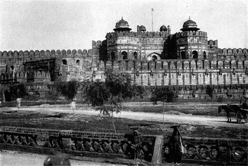 073-Agra-Palace-and-part-of-wall-and-gateway-to-the-fort-q75-500x334.jpg