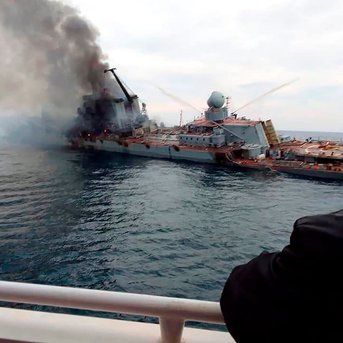 0_PAY-Moskva-cruiser-sinking-1-east2west-news.jpg