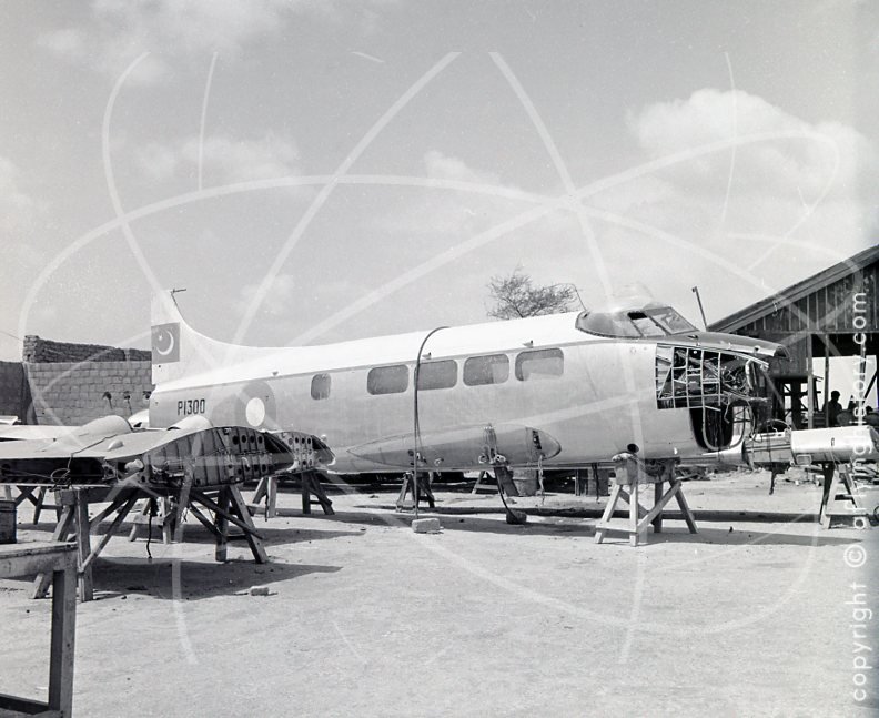 10242-karachi-airport-1958.jpg