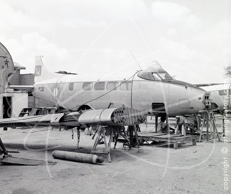 10243-karachi-airport-1958.jpg