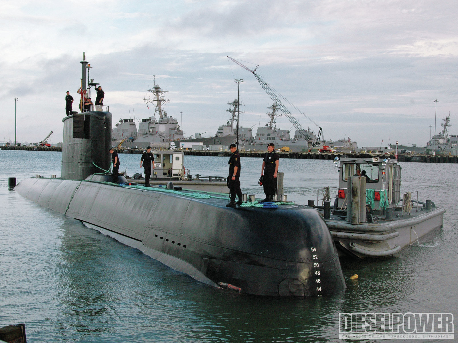 1105dp-01-o+1105dp-ula-class-submarine-military-power+submarine-in-port.jpg