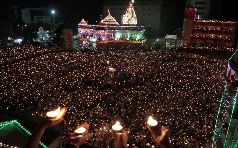 11952151-navratri-celebrations-in-gujarat.jpg