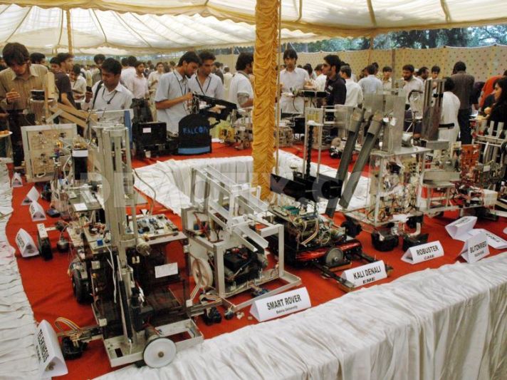 1247400237-national-engineering-robotics-contest-2009105391_105391.jpg